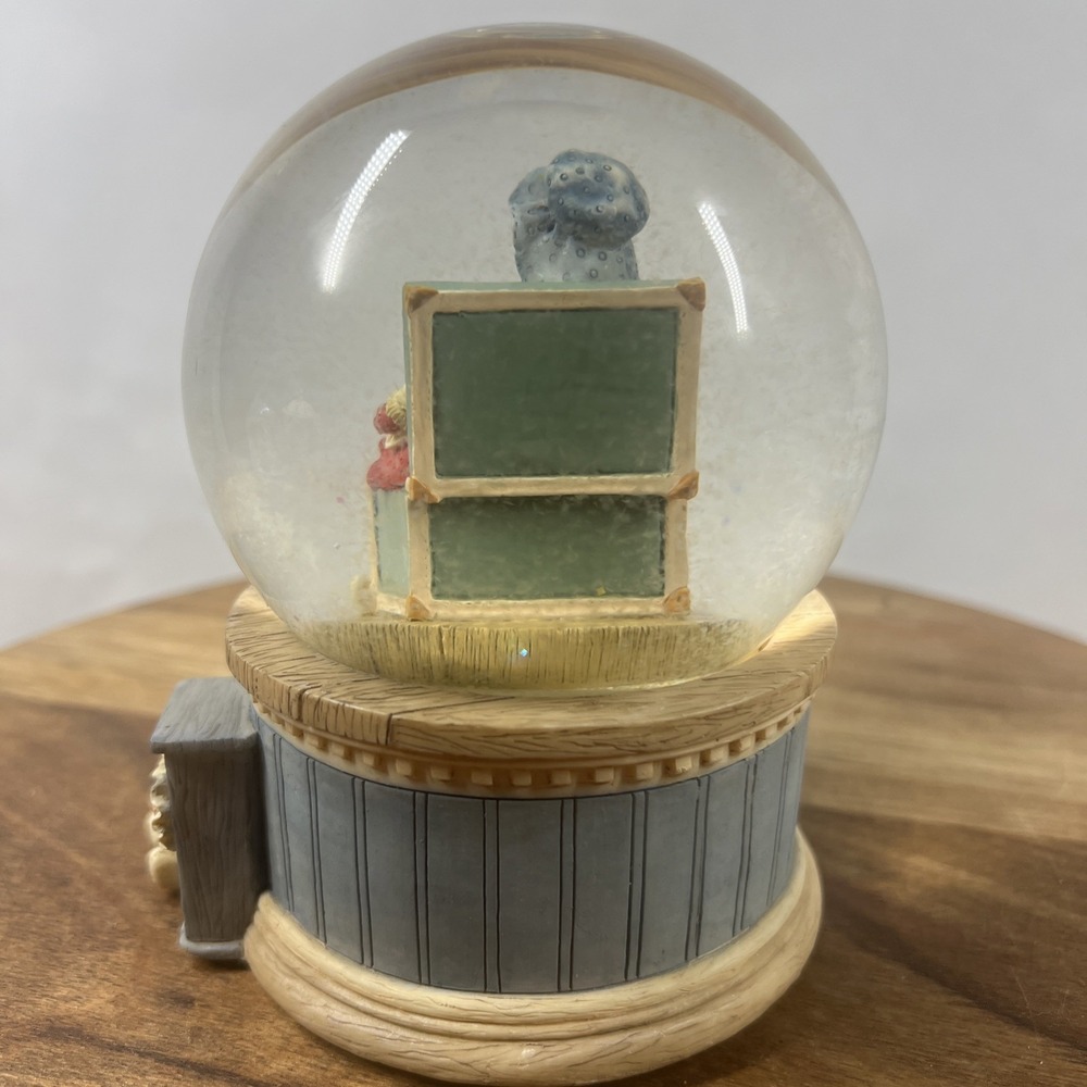 Heart Tugs "Friends Are the Best Collectibles" Musical Snow Globe‎ – Excellent - Picture 5 of 12